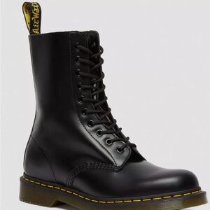 Dr. Martins 1490 Smooth Leather Mid Calf Boots size: 9